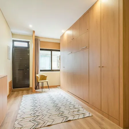 Host Wise - Urban Escape Apartment
